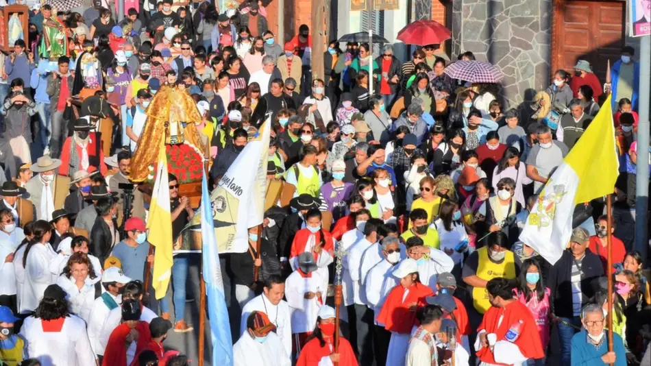 La feligresía participó a pleno en la misa y en la procesión