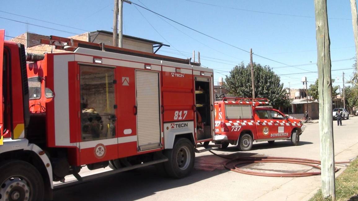Voraz incendió consumió la habitación de una vivienda