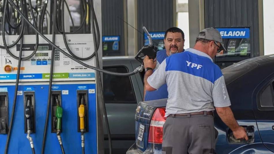 YPF aumenta el precio de los combustibles un 12,5% a partir de la medianoche