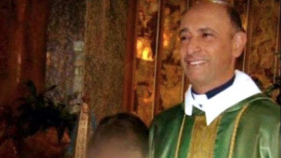 Escándalo en Buenos Aires: un cura se fugó antes de conocer su sentencia por abuso