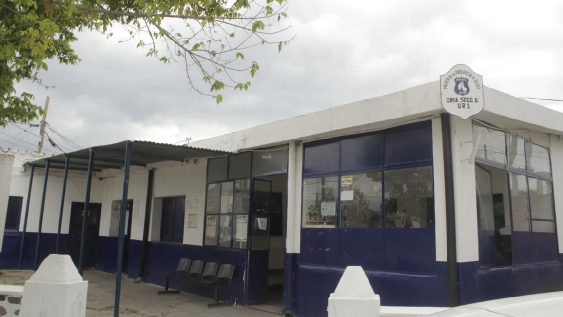 Un interno escupió e invitó a pelear a un efectivo policial
