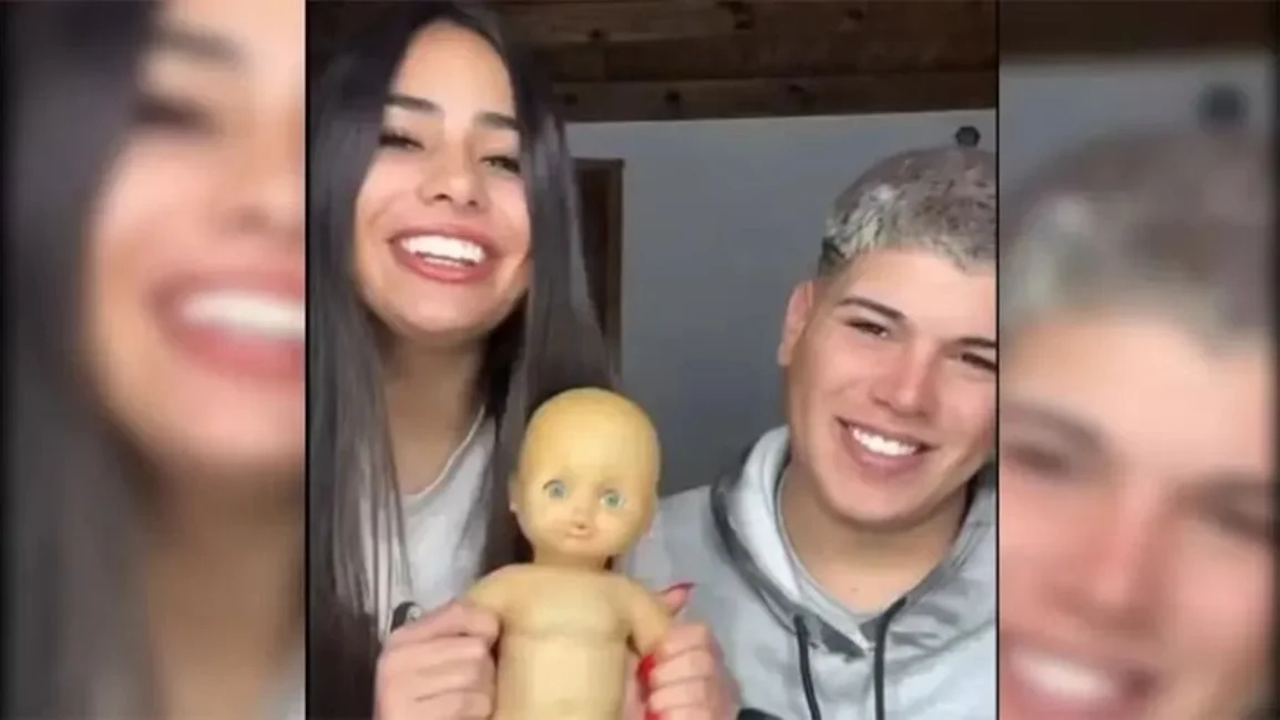 Después de anunciar que serán padres, Daniela desafió a Thiago a cambiar un pañal