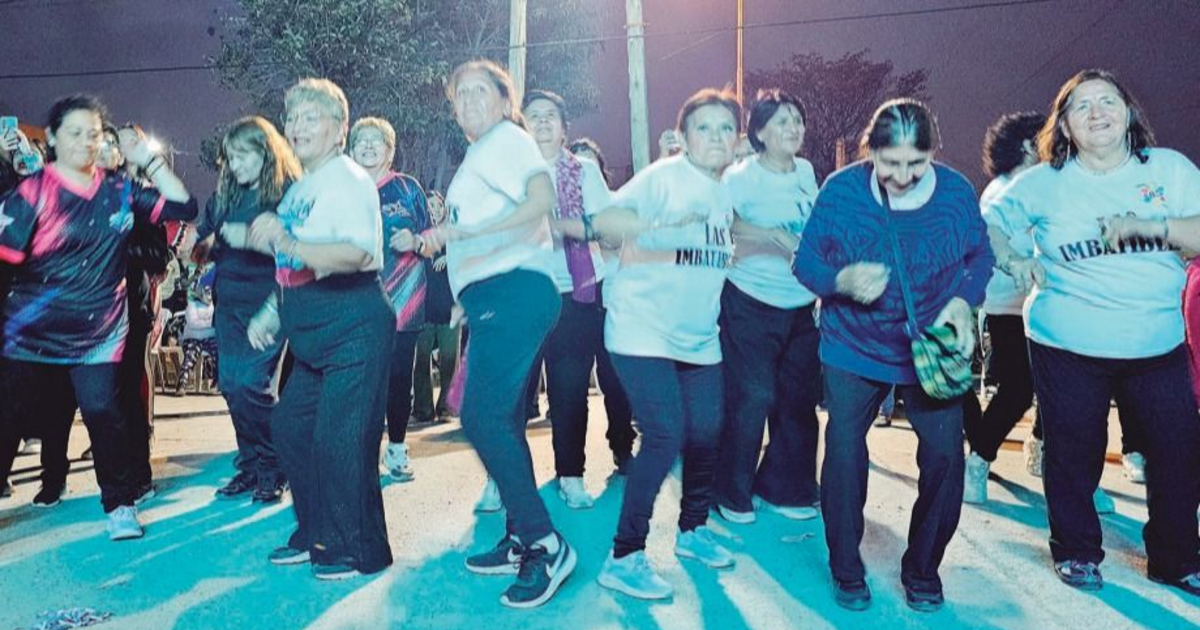 Vecinos de las 200 Viviendas celebraron a Santa Ana