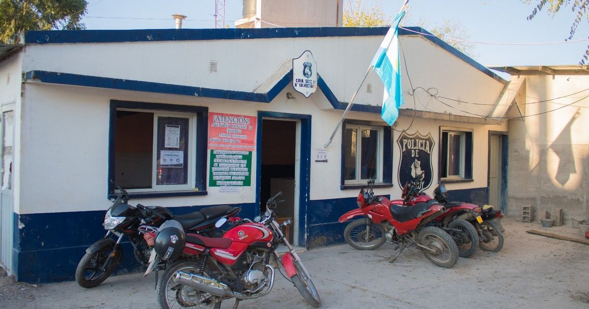 Ingresó a su casa amenazando a todos y fue repelido a golpes