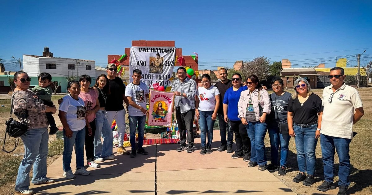 Tradicional ceremonia a la Pachamama en el barrio 1° de Agosto de San Pedro