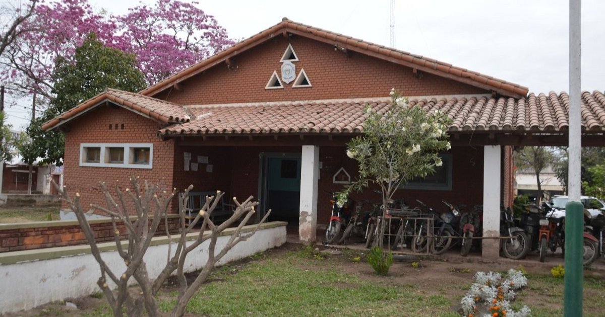 Amenazó con un arma de fuego a su pareja y la golpeó