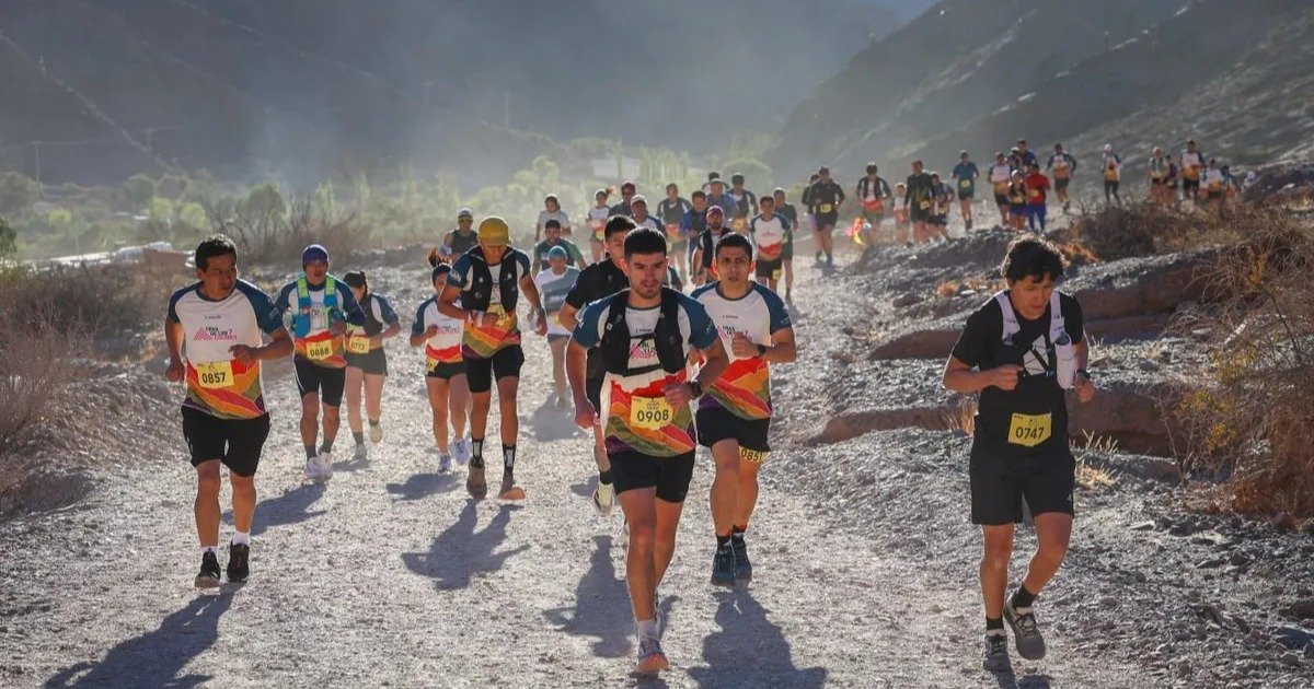 Con más de 600 atletas se vivió el "Trail de 7 Colores"