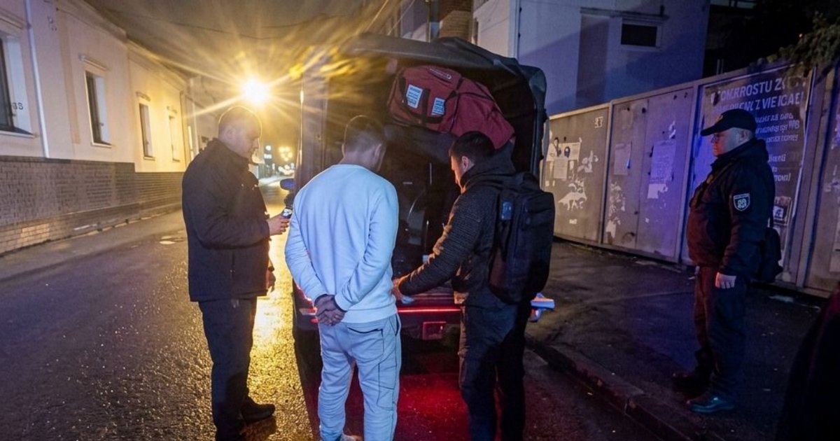 Dos hombres demorados en el Centro por trasladar una moto robada y llevar un arma blanca