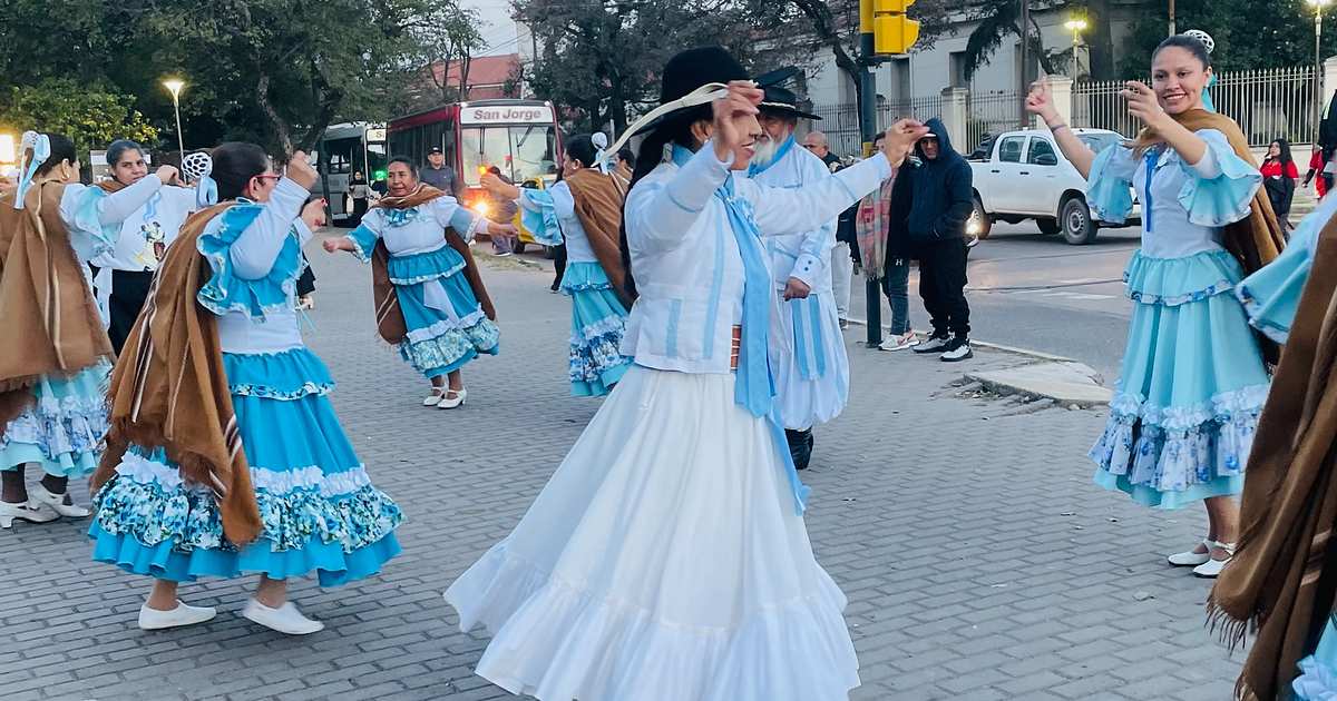 Música, baile y mateada en la Glorieta