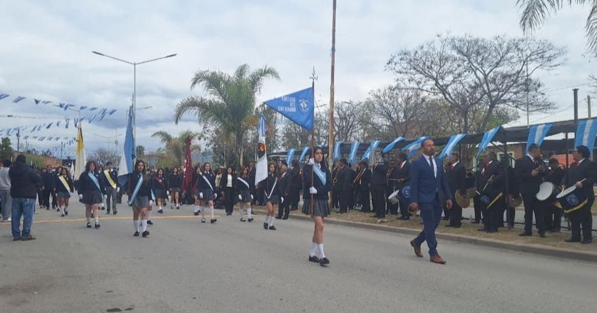Multitudinario desfile por el Éxodo Jujeño