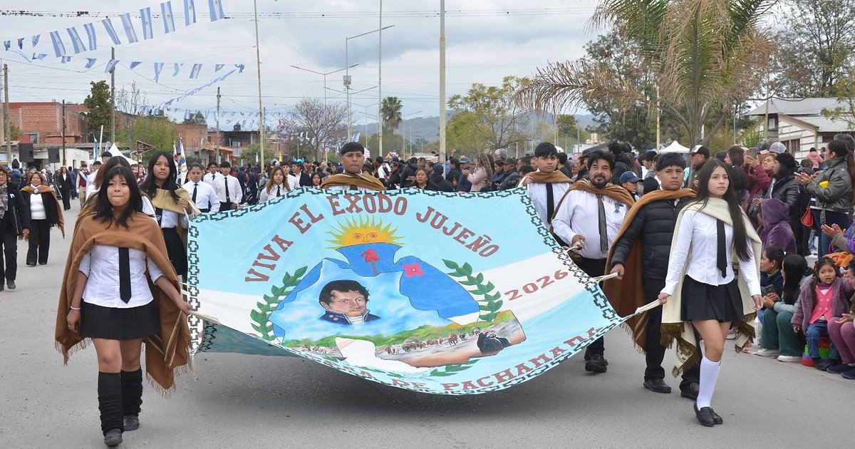 Emoción y patriotismo en el desfile por el Éxodo Jujeño