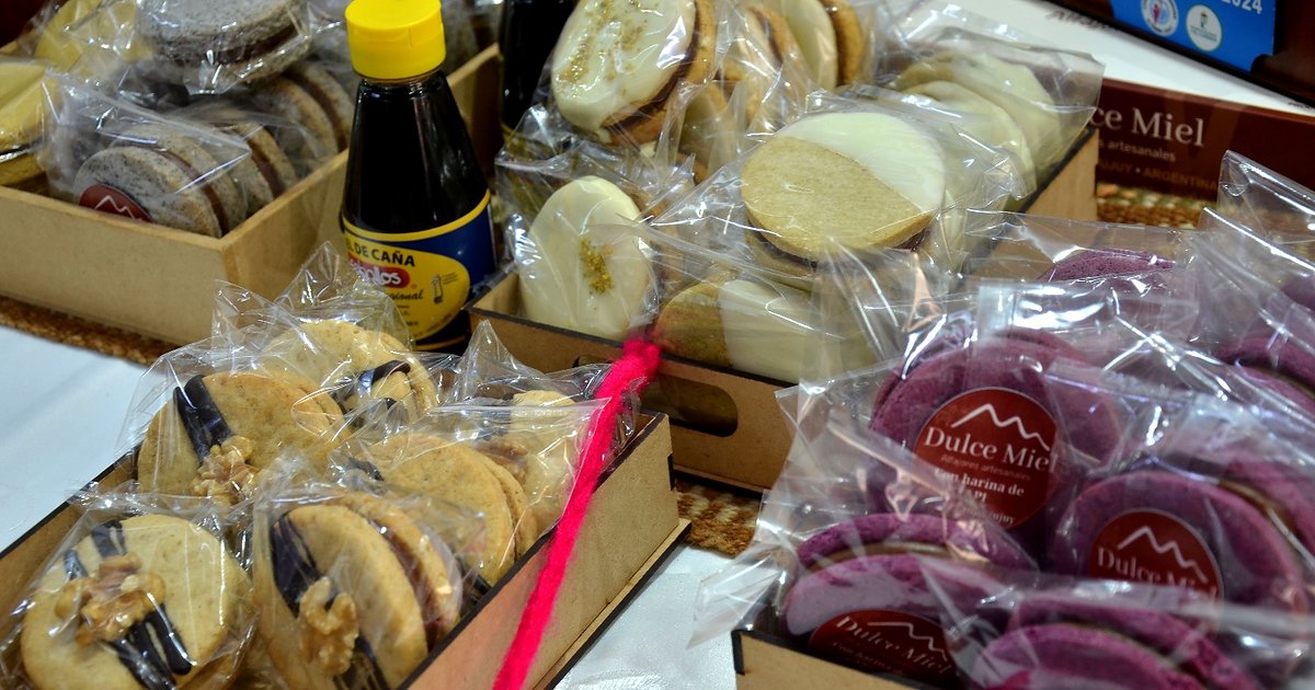 Dulces sabores y artesanías jujeñas en la biblioteca popular