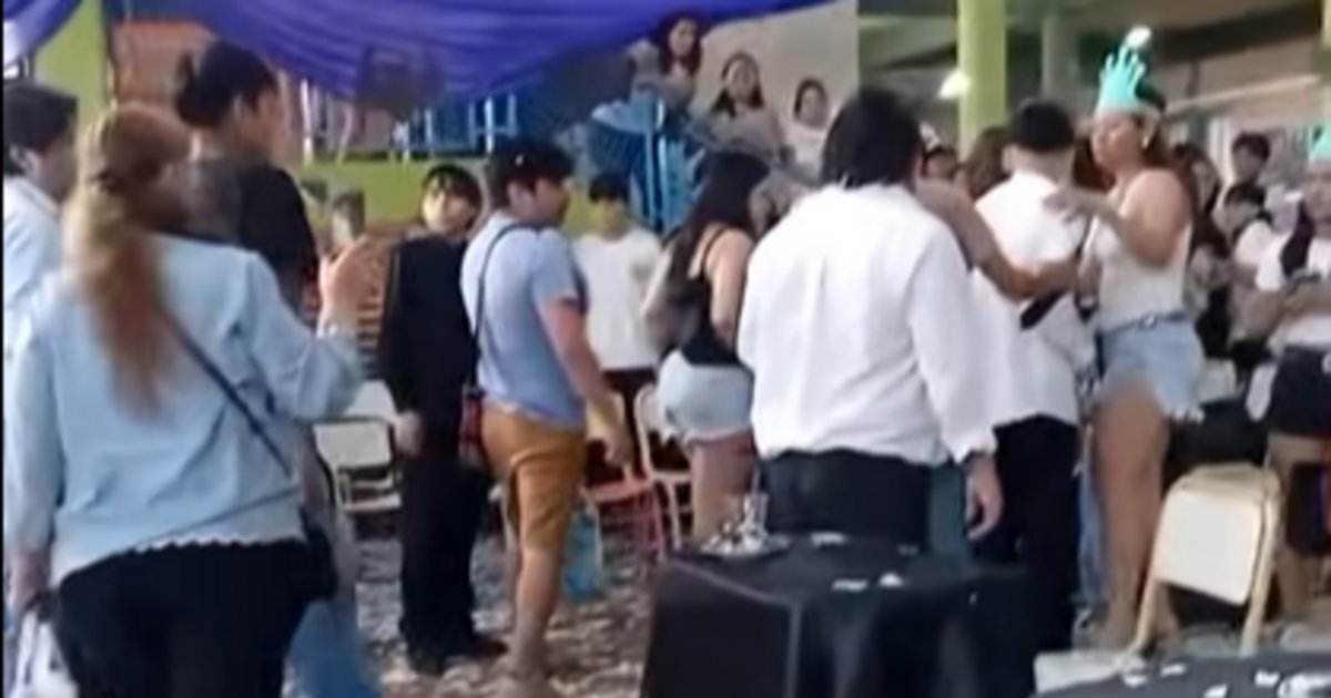 VIDEO: Elección reina terminó a los golpes y con padres en la comisaría