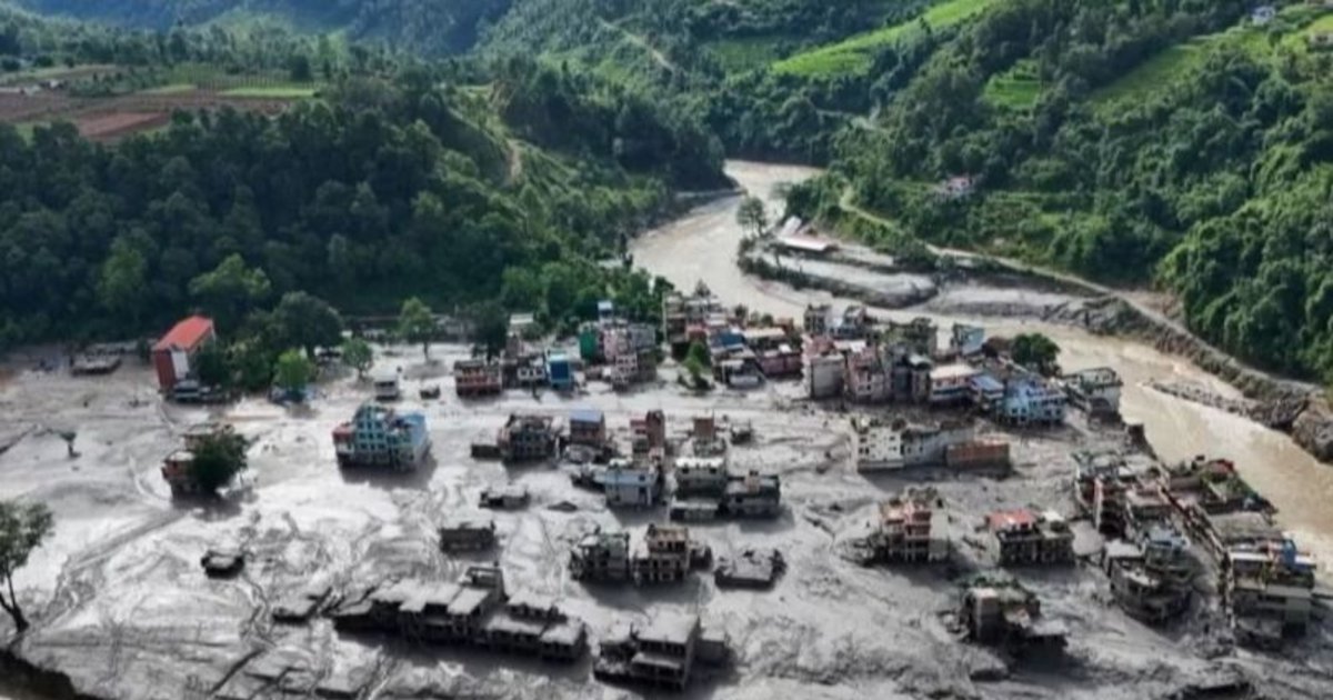 Sube la cifra de muertos, la riada formó un nuevo lago, y temen otro colapso