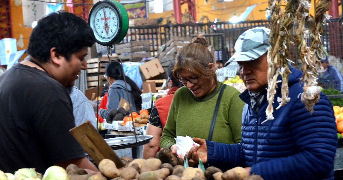 Tras la suba de julio, la papa y la cebolla bajaron de precio
