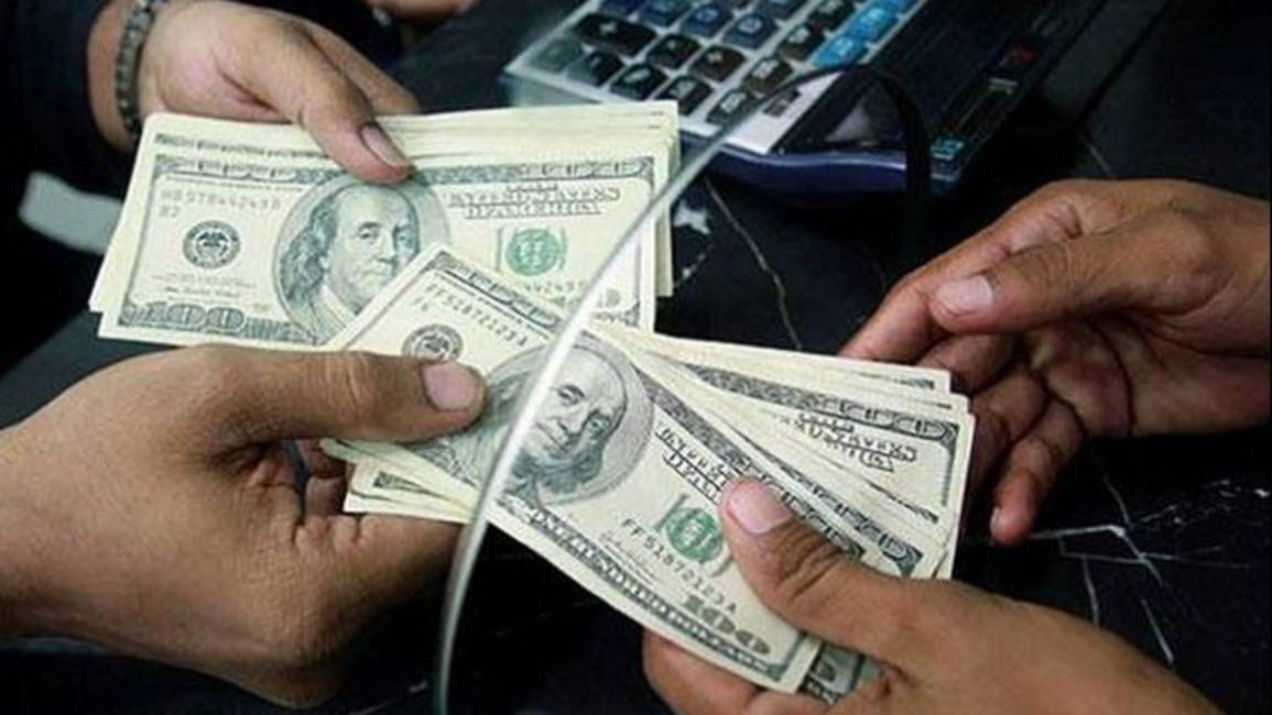 Bajó el dólar blue, ¿a cuánto cerró este lunes?