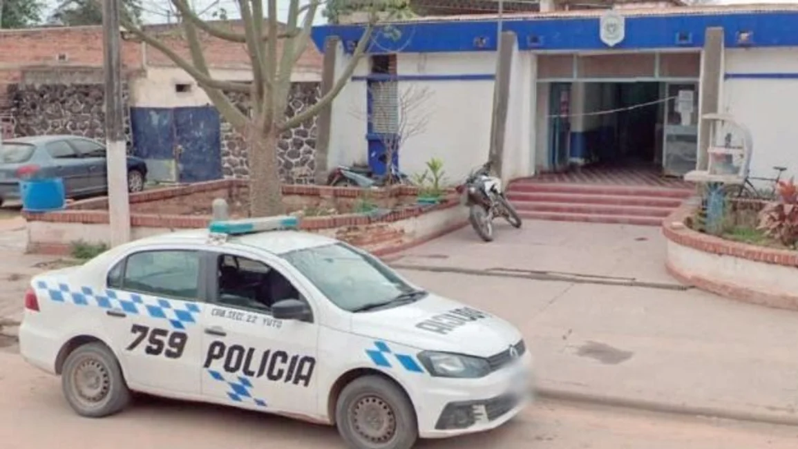Un hombre quedó enterrado en una zanja por escombros