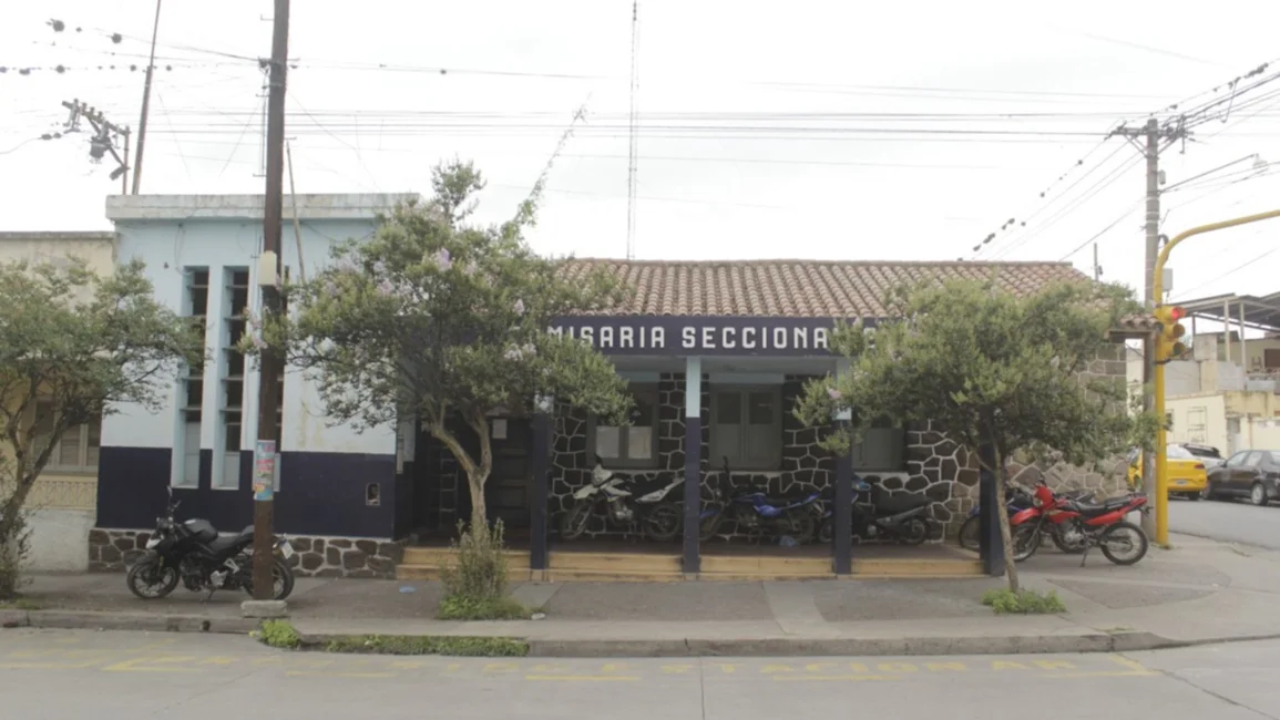 Dos personas asaltadas y golpeadas con botellas
