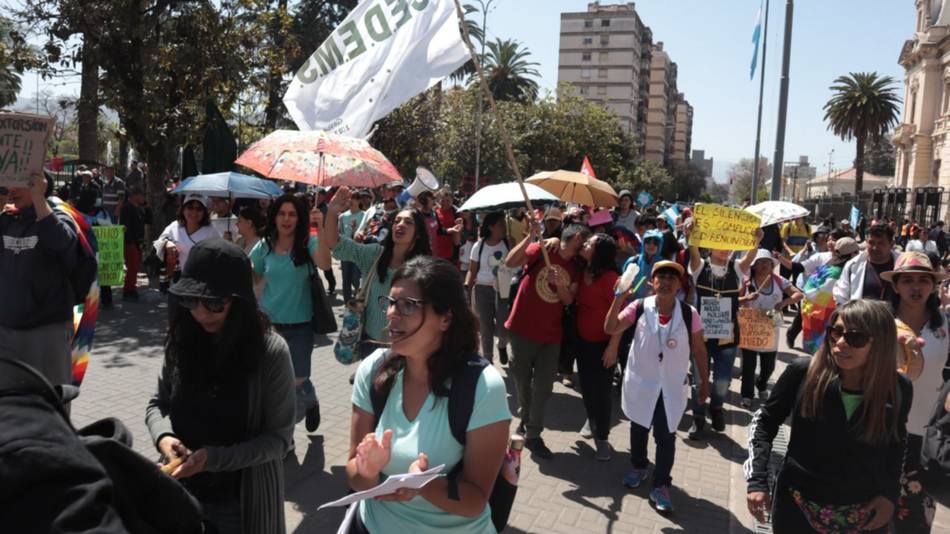 Estatales movilizaron por la reapertura de paritarias