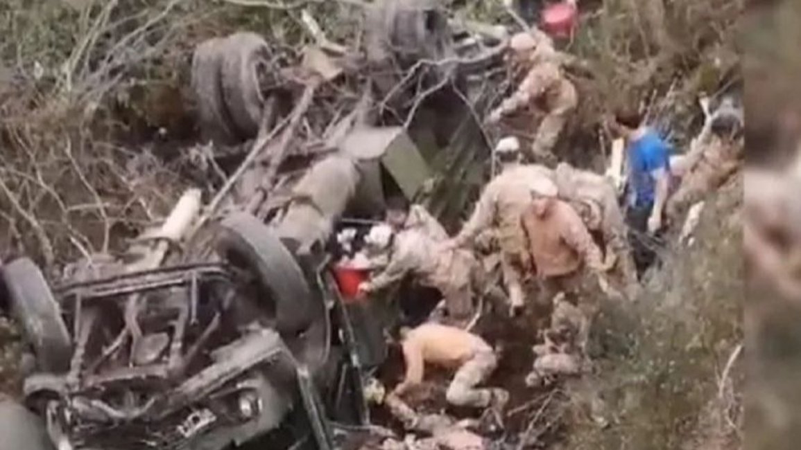 VIDEO: Un camión del Ejército volcó en San Martín de los Andes, cuatro muertos y nueve heridos críticos