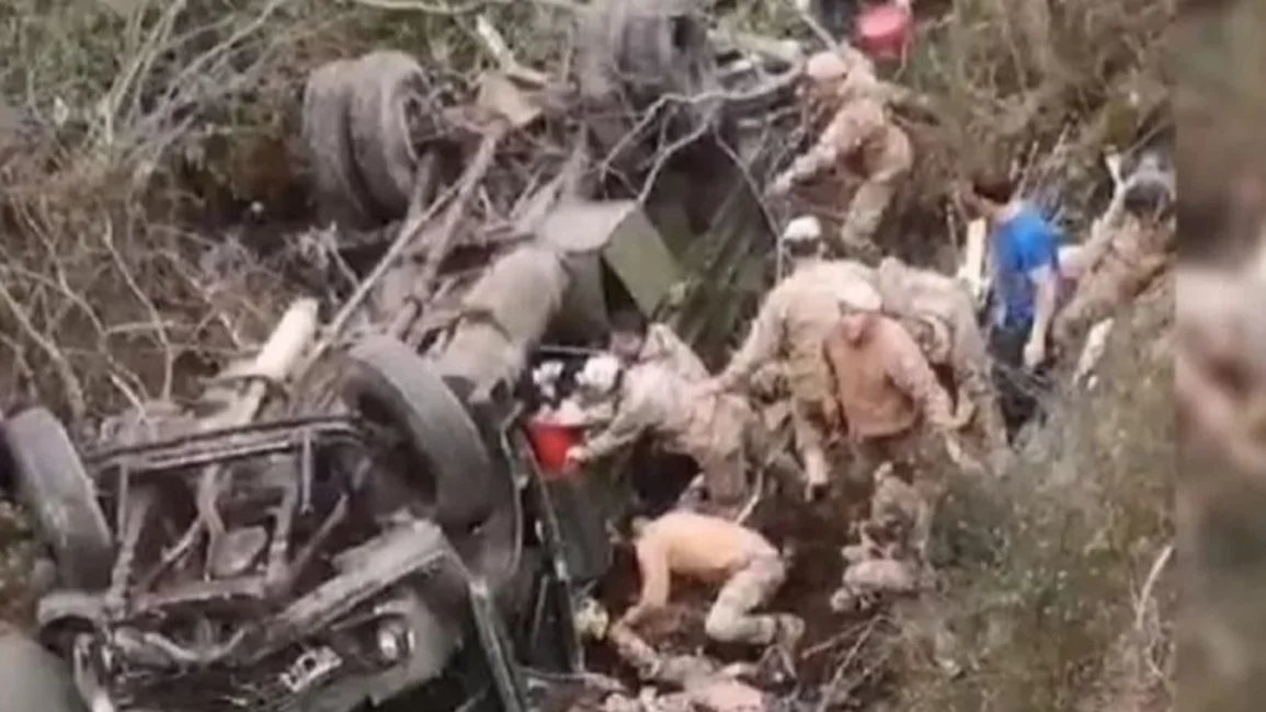 VIDEO: Un camión del Ejército volcó en San Martín de los Andes, cuatro muertos y nueve heridos críticos