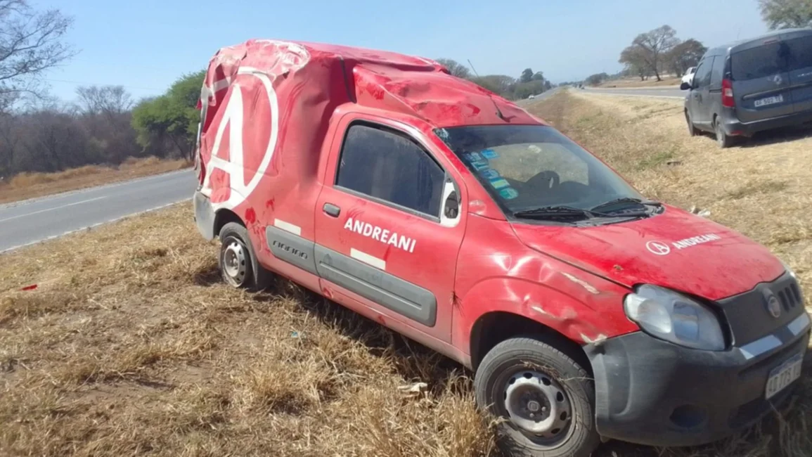Se produjo un violento vuelco de un utilitario sobre la ruta Nº66