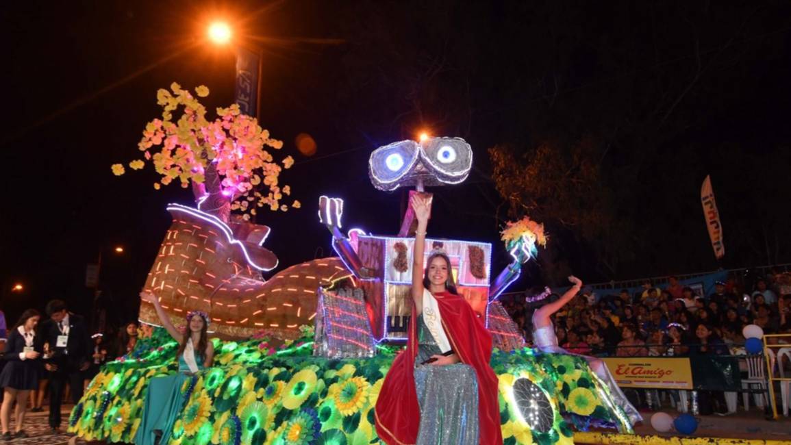 Muchas hinchadas y alegría en la 2º noche de carrozas 