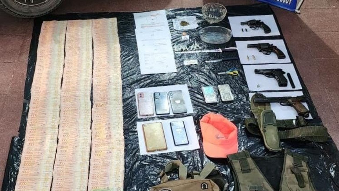 Secuestraron drogas y armas en Perico