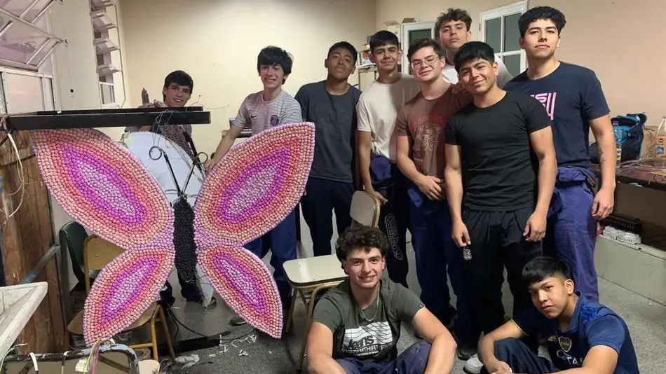 La innovadora carroza del Colegio del Salvador