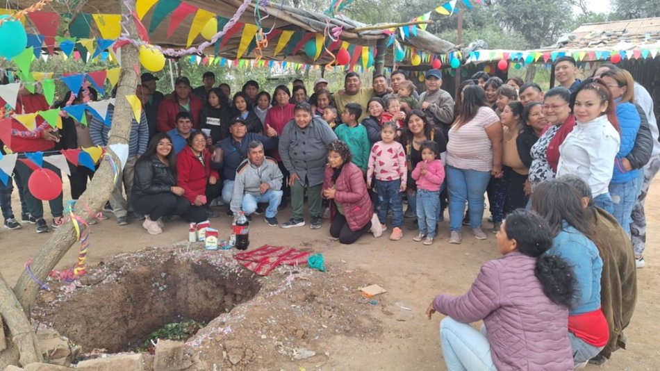 La Pachamama del antiguo lote convocó a  reeditar este rito ancestral