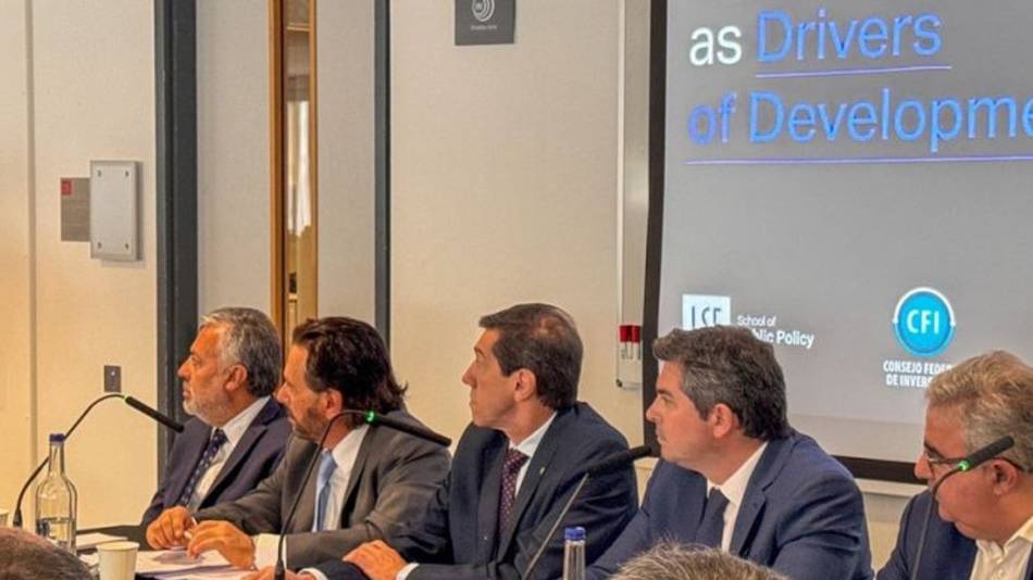Carlos Sadir y gobernadores de provincias mineras en Londres buscan inversiones