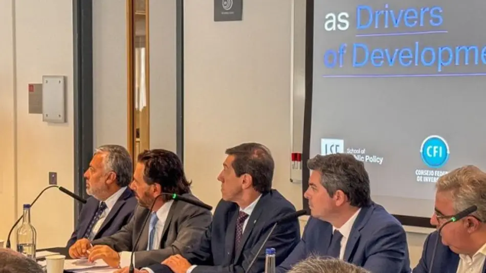 Carlos Sadir y gobernadores de provincias mineras en Londres buscan inversiones