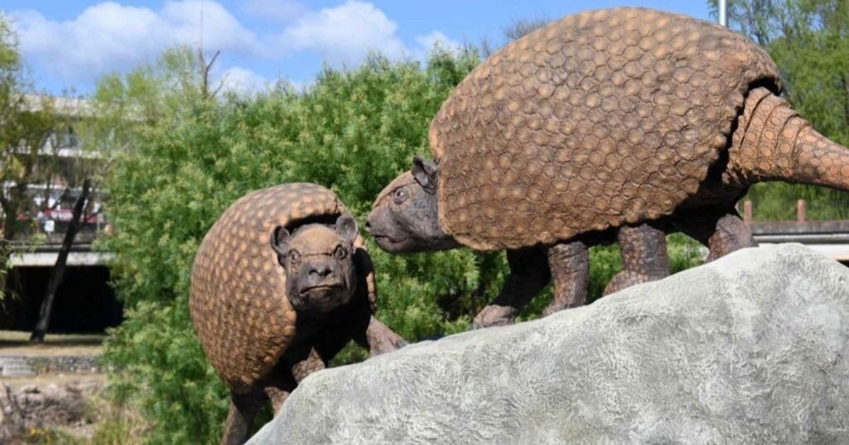 Presentaron esculturas de gliptodontes en el Xibi Xibi