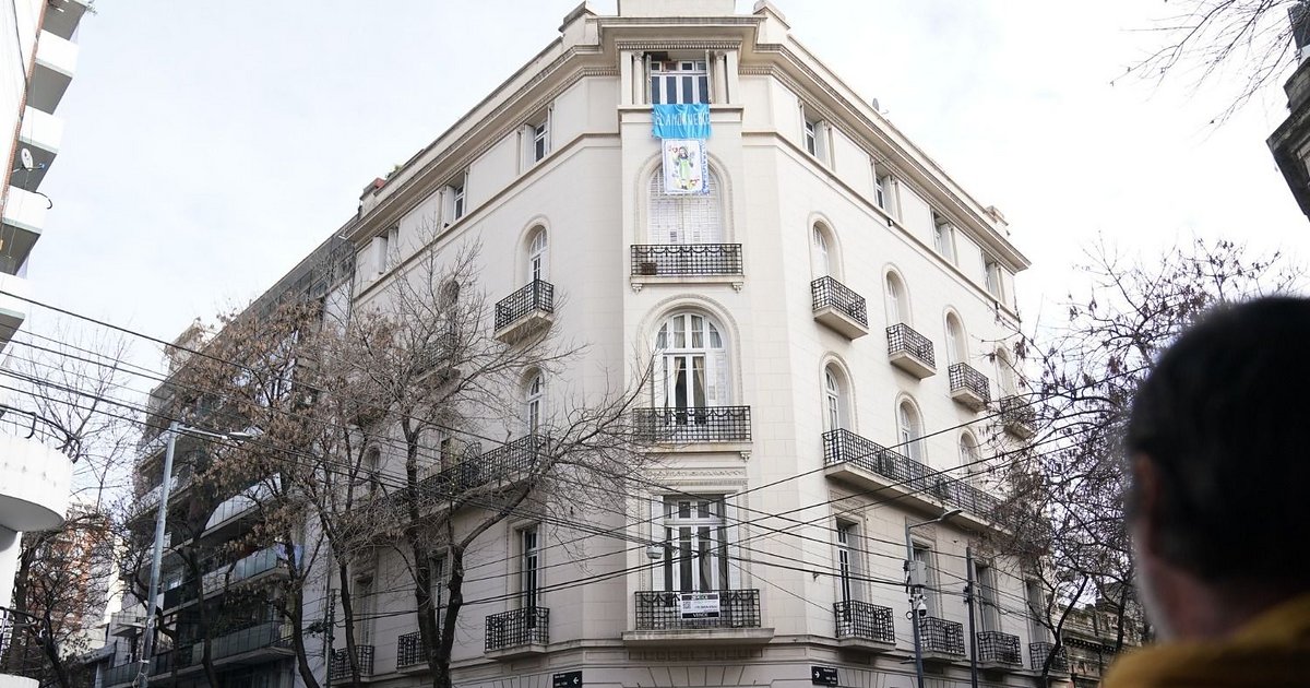 Cristina Kirchner: investigan a la sindicalista que compró el piso de abajo