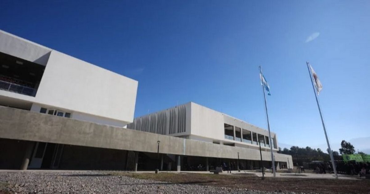Alumnos invitan al conversatorio “Voces Cruzadas 2026”