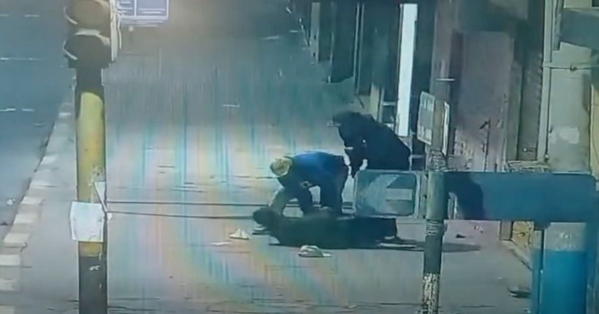 Golpearon a un transeúnte, le robaron y fueron detenidos