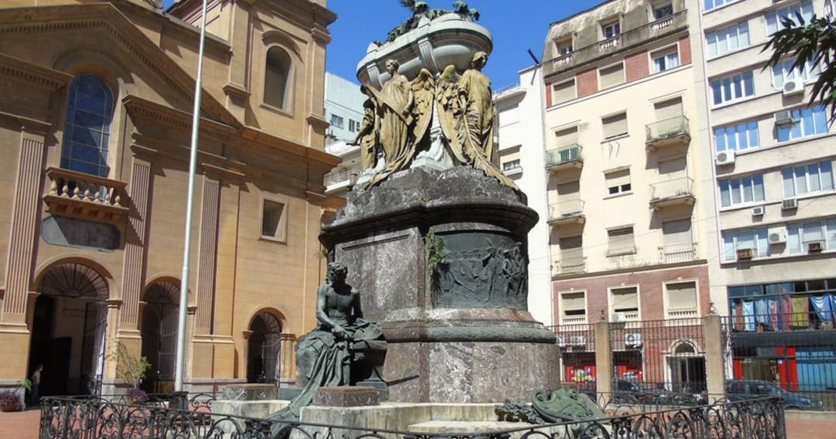A 124 años de la exhumación de los restos de Manuel Belgrano: el escándalo que sacudió al país