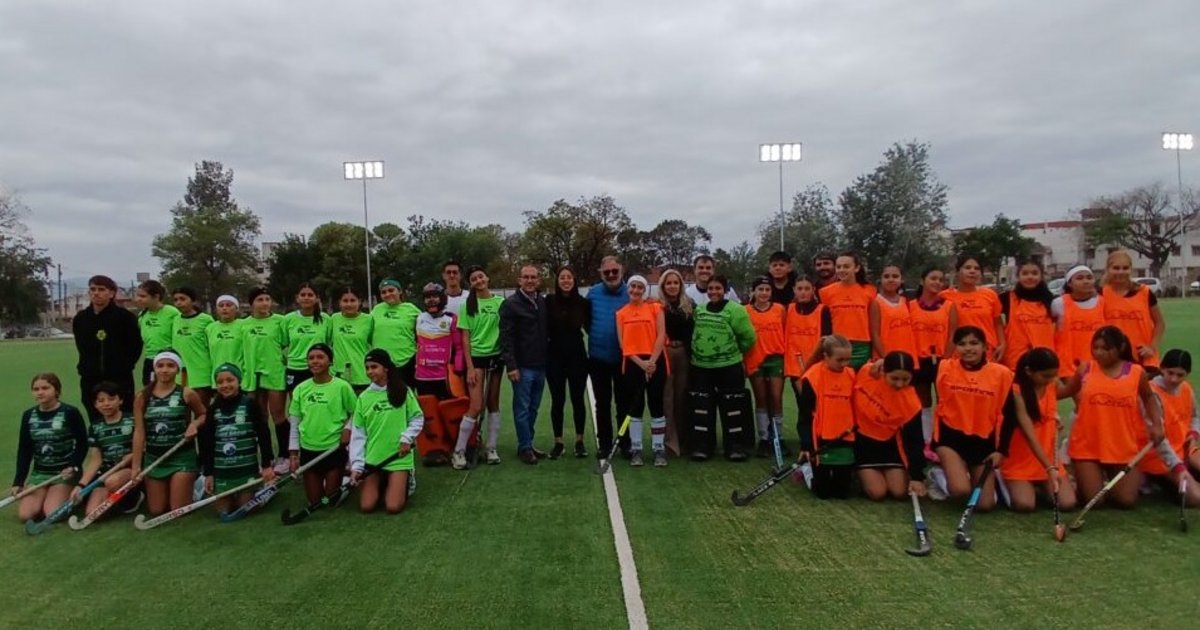 Inauguraron la primera cancha municipal de hockey