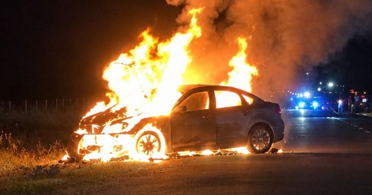Se incendió un auto en la Ruta 34 a la altura de Pampa Blanca