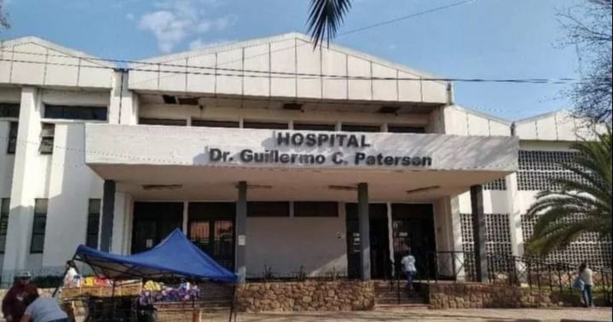 Apuñaló a su pareja, la dejó en el hospital y se dio a la fuga