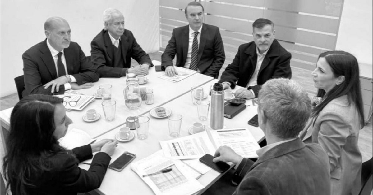 Tabacaleros se reunieron con Arca y Seguridad social