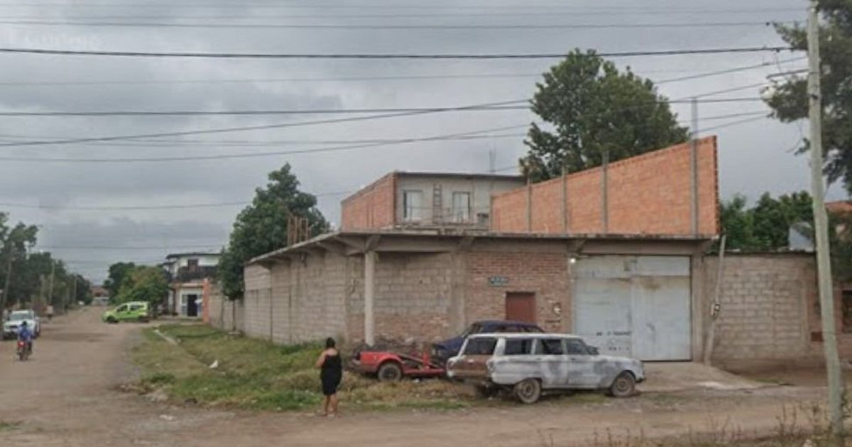 Intentó atacar a puñaladas a efectivos en un procedimiento
