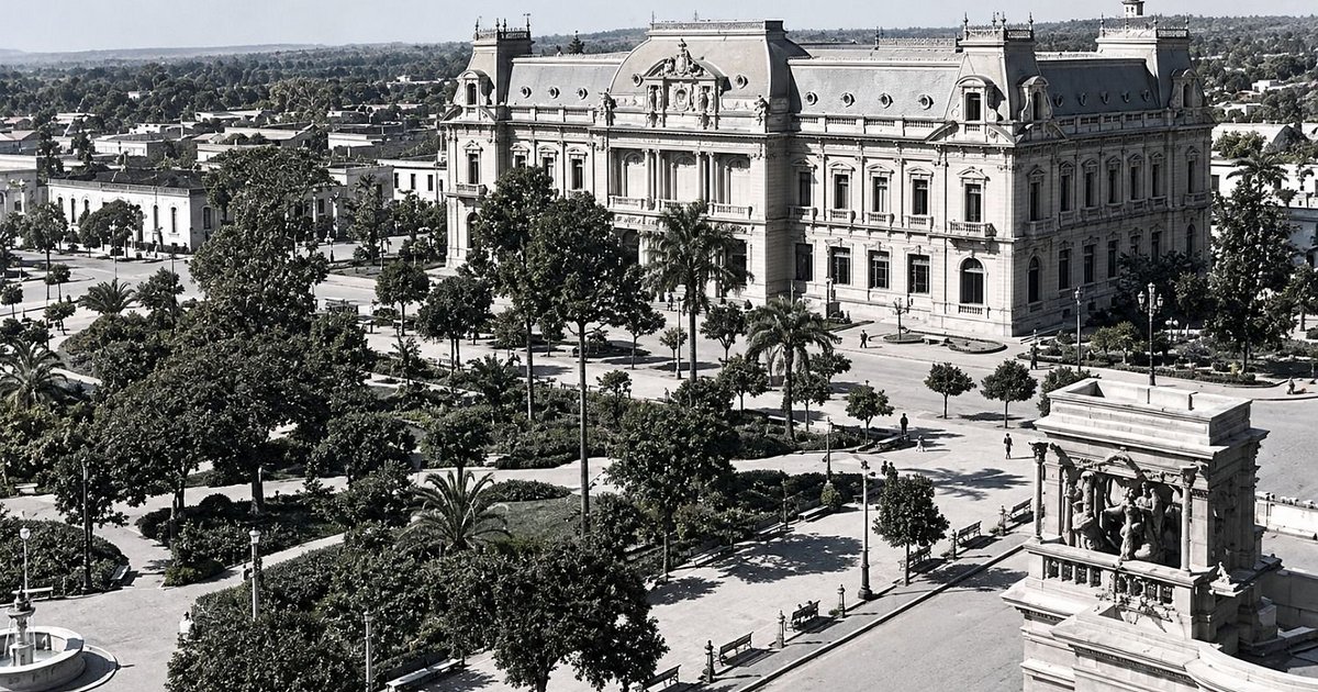 Hace 74 años, la Plaza Belgrano fue testigo del primer desfile de carrozas