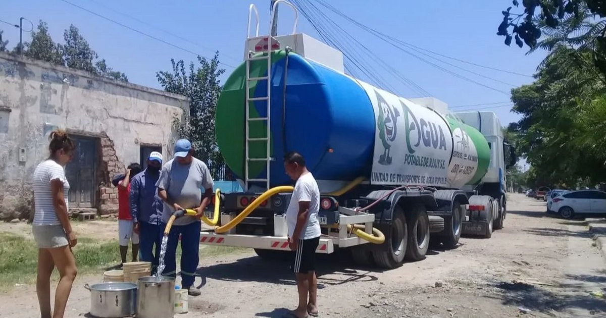 Agua Potable despliega camiones cisterna en Alto Comedero