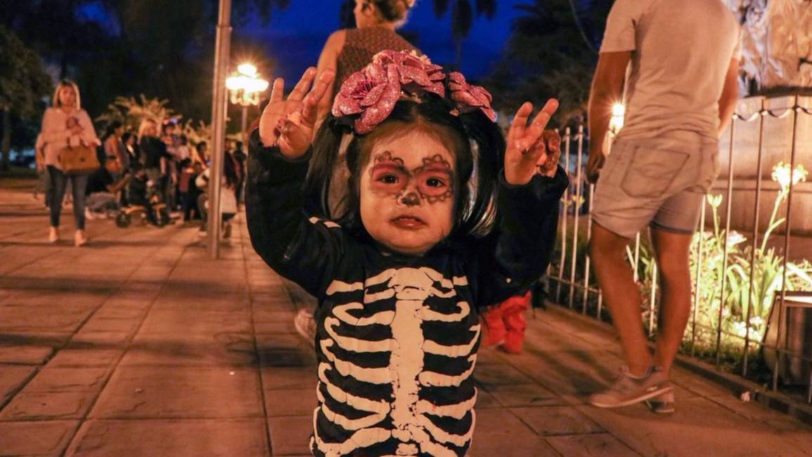 Video: "Halloweeneros" en plaza Belgrano