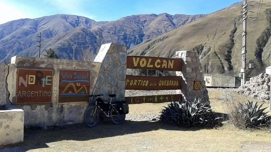 Intentó quemar una serpiente y provocó un incendio forestal