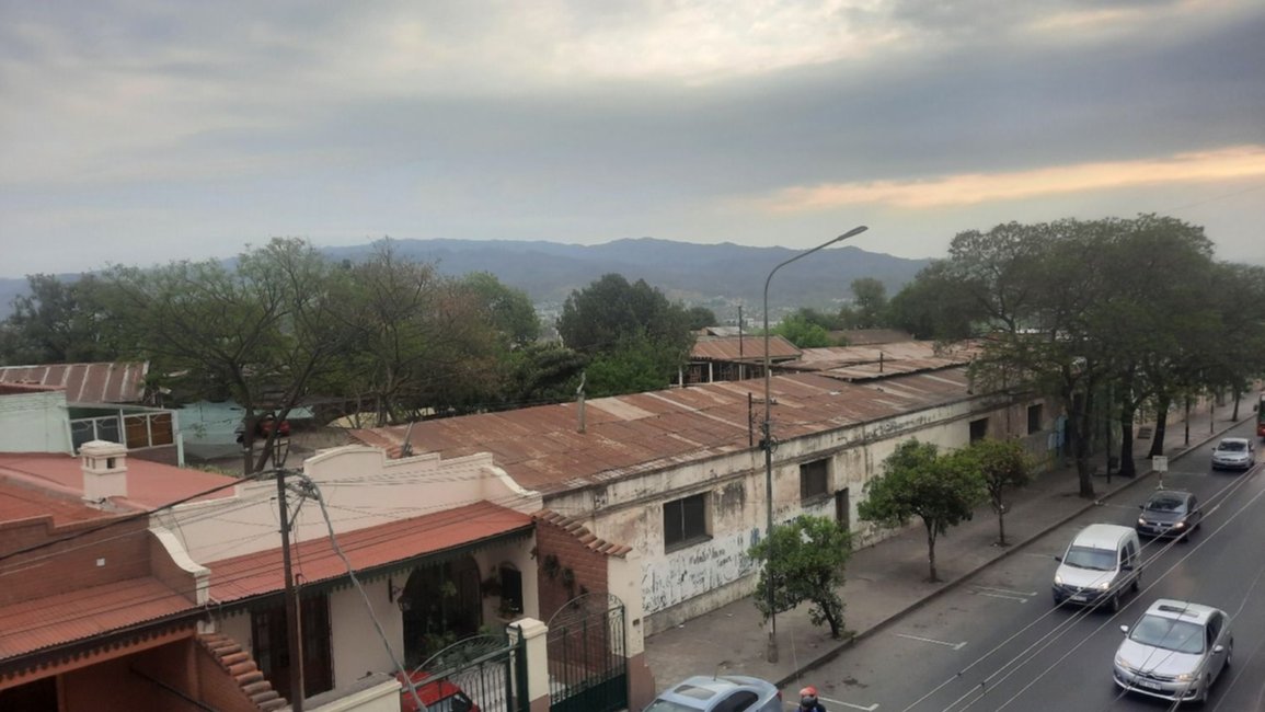 Sábado con cielo cubierto y posibles lluvias