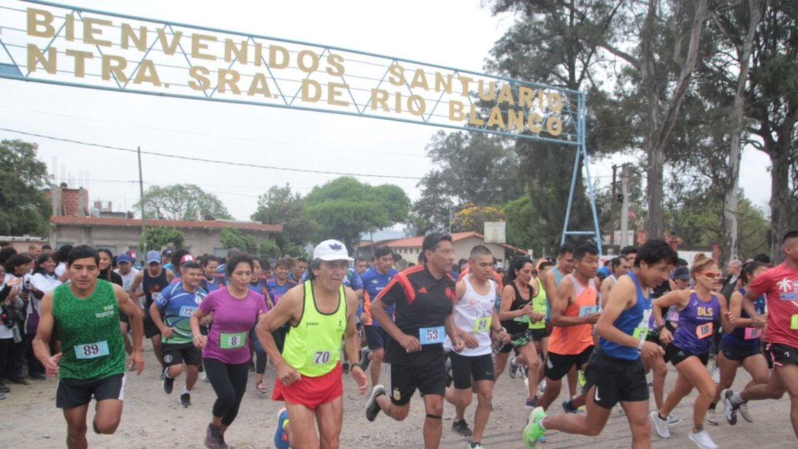 Cientos de atletas participaron del primer maratón en honor a la Virgen de Río Blanco 