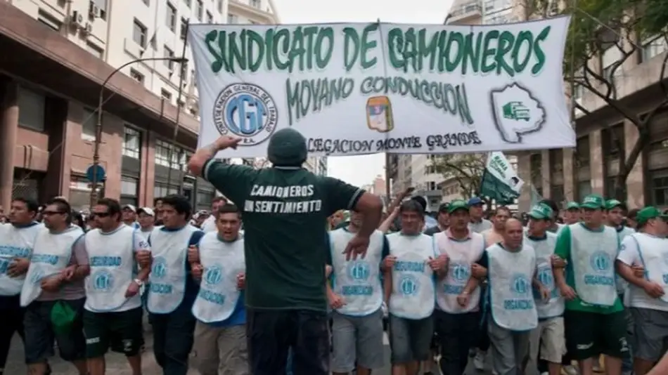 Camioneros amenaza con medida de fuerza