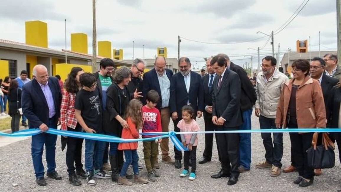 Ivuj entregó 60 viviendas en el barrio Alto Comedero